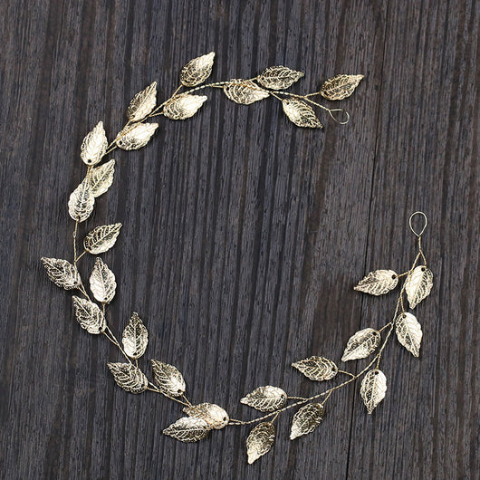 Diadema Elegante con Detalles de Oro y Plata - Image 3