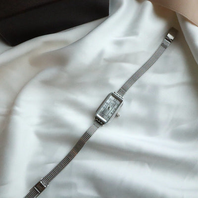 Reloj Cuadrado Retro Personalizado con Diseño Tallado - Image 9