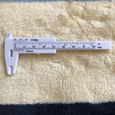 Regla de Doble Escala Plástica para Mediciones Precisas - Image 17