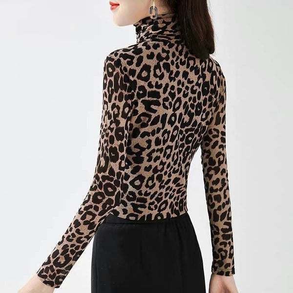 Blusa Base Cuello Alto Estampado Leopardo para Mujer