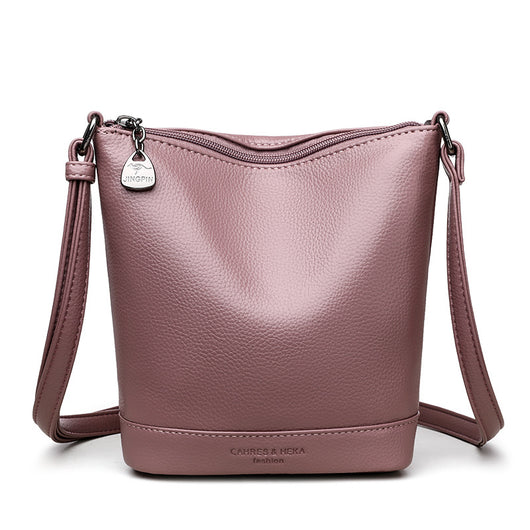 Bolso Crossbody de Cuero Premium para Mamá - Espacioso y Elegante - Image 9