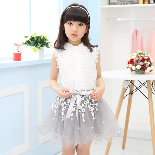 Vestido Infantil Elegante con Encaje y Detalles Perlados - Image 4