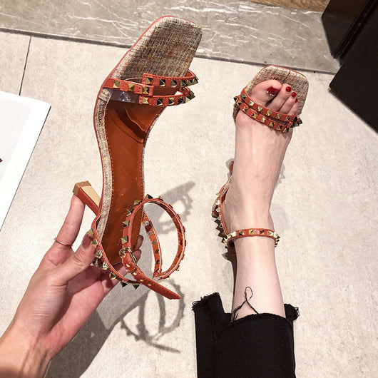 Sandalias Tacón Stiletto con Remaches - Versátiles y Elegantes - Image 5