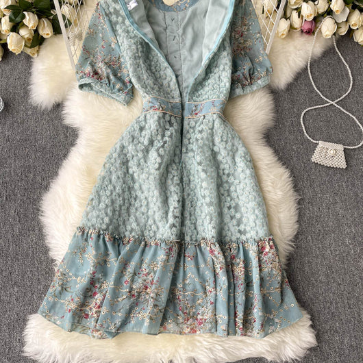 Vestido Corto Elegante con Mangas Abullonadas y Bordado Artesanal - Image 18