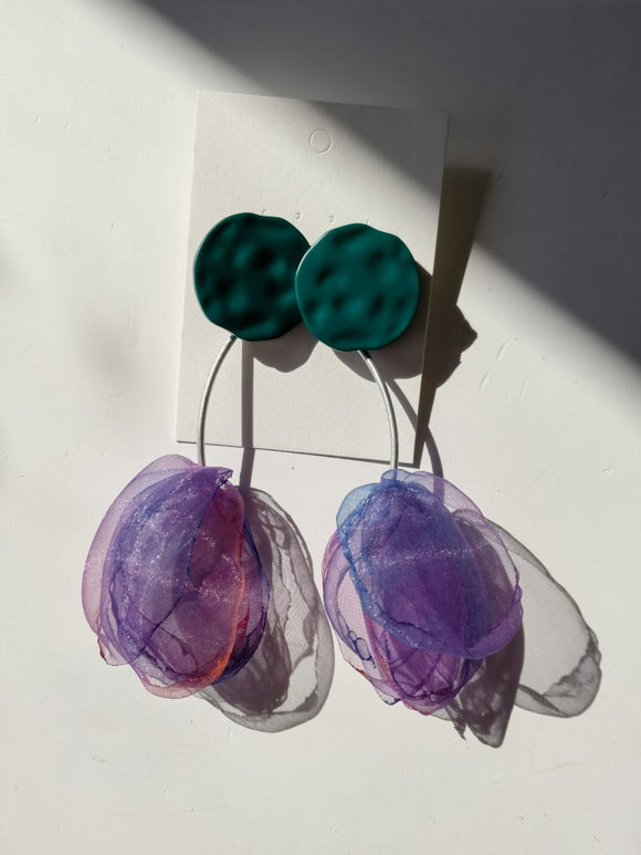 Aretes de Flor Tul con Cristales Grandes