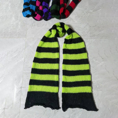 Bufanda de Lana Punk Rayas Negras y Grises - Suave, Cómoda y Versátil - Image 3