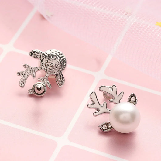 Aretes Navideños de Perla con Astas de Reno - Image 12