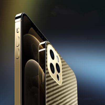 Funda para Celular de Acero Inoxidable con Patrón Fibra de Carbono - Ultradelgada y Resistente - Image 4