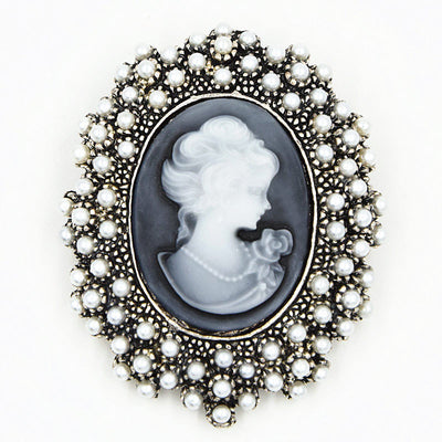 Broche Reina Victoria con Relieve Elegante - Image 3