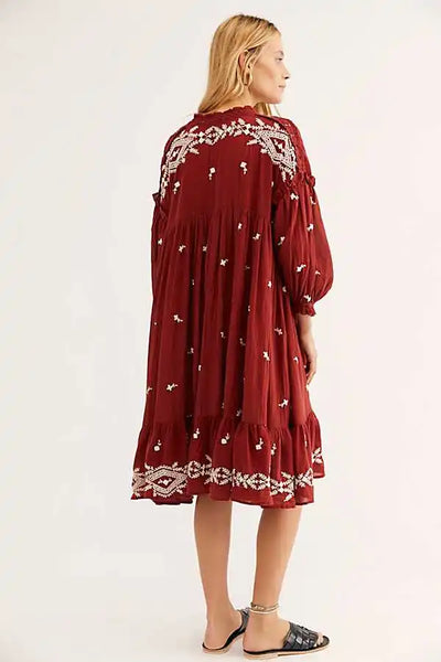 Falda Elegante con Escote V y Bordado Integral - Image 8