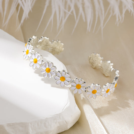 Pulsera Artística con Diseño de Flor Blanca y Efecto Goteo de Aceite