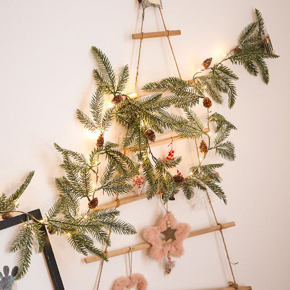 Lámpara de Pared LED con Decoración de Rattan y Agujas de Pino para Navidad