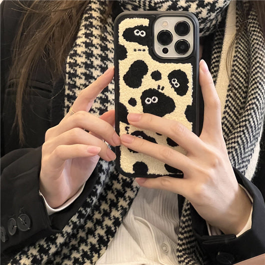 Funda de Felpa Bordada con Adorables Briquetas para Teléfono - Image 8