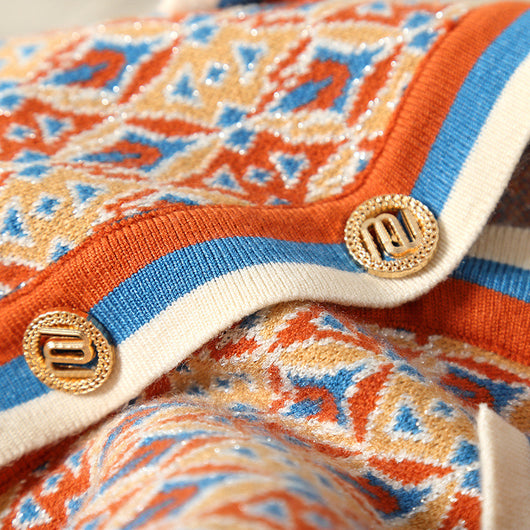 Conjunto Elegante de Suéter Escote V y Falda - Image 16