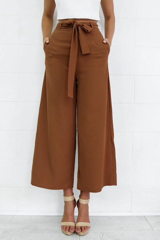 Pantalón Cropped Cintura Alta con Tirantes y Pierna Ancha - Image 9