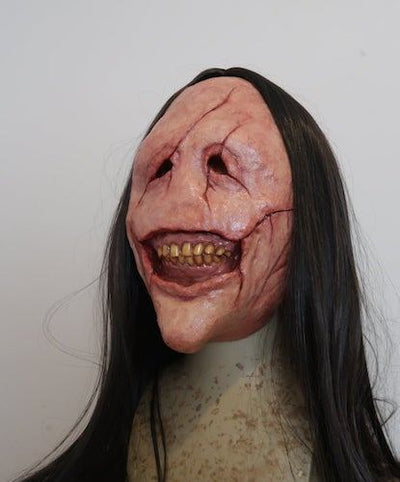 Máscara de Demonio con Cabello Largo y Dientes Aterradores - Image 3
