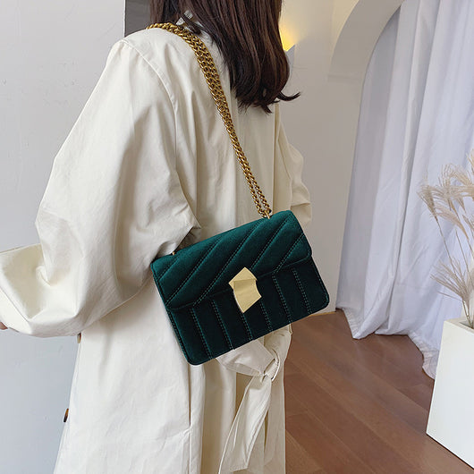 Bolso Bandolera Terciopelo Dorado con Cierre de Seguridad - Image 8