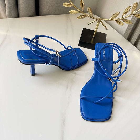 Sandalias Romanas con Hebilla Cruzada - Diseño Versátil y Cómodo