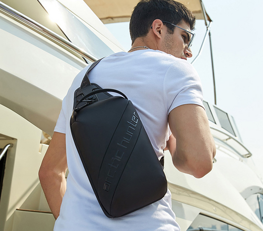 Bolsa Mensajero de Pecho para Hombre con Almacenamiento Inteligente - Image 3