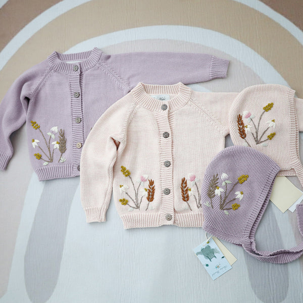 Conjunto de Cardigan Bordado a Mano para Niños con Gorro y Pantalón