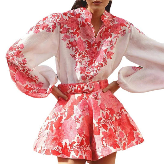 Conjunto Retro de Dos Piezas con Diseño Exclusivo: Blusa de Cuello Alto y Short Ajustado - Image 2