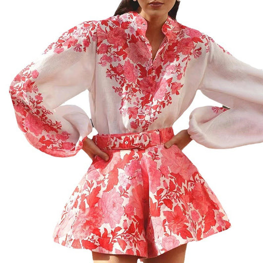 Conjunto Retro de Dos Piezas con Diseño Exclusivo: Blusa de Cuello Alto y Short Ajustado - Image 2