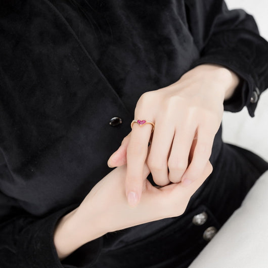 Anillo de Corazón en Oro con Circón y Corindón Rojo para Mujer - Image 2