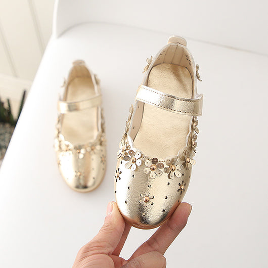 Zapatos Infantiles de Cuero con Flores Caladas - Suela Suave Princesa - Image 3