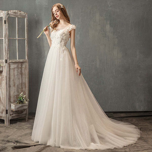 Vestido de Novia Mori Francés con Cola Corta - Diseño Minimalista