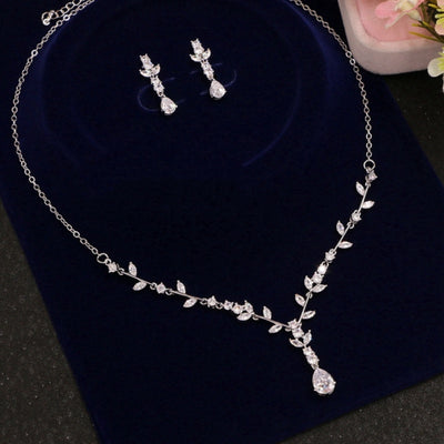 Conjunto de Collar y Aretes de Novia con Circonita Brillante - Joyería Artesanal