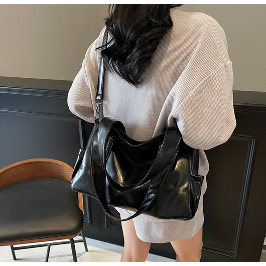 Bolso de Cuero Suave Grande con Bandolera Ajustable para Mujer - Image 15