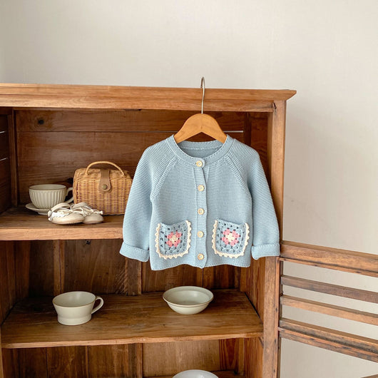 Cardigan Tejido a Mano para Niños con Cuello Redondo y Bolsillos Calados - Image 8