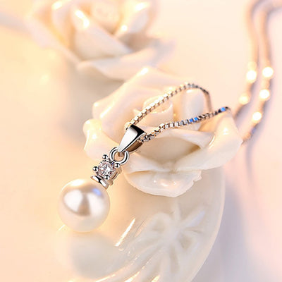 Collar de Oro Blanco con Diamante de Zircón Geométrico Rombo Retorcido - Image 4