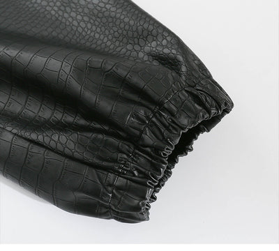 Overol de Cuero Negro con Textura Escamada para Mujer - Image 9