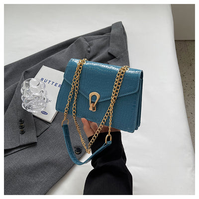 Bolso Bandolera Crossbody con Estampado Cocodrilo y Cadena Dorada - Image 8