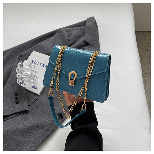 Bolso Bandolera Crossbody con Estampado Cocodrilo y Cadena Dorada - Image 8