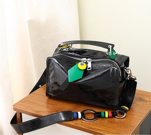 Bolso Mensajero de Cuero Genuino Brillante con Asa Simple - Image 4