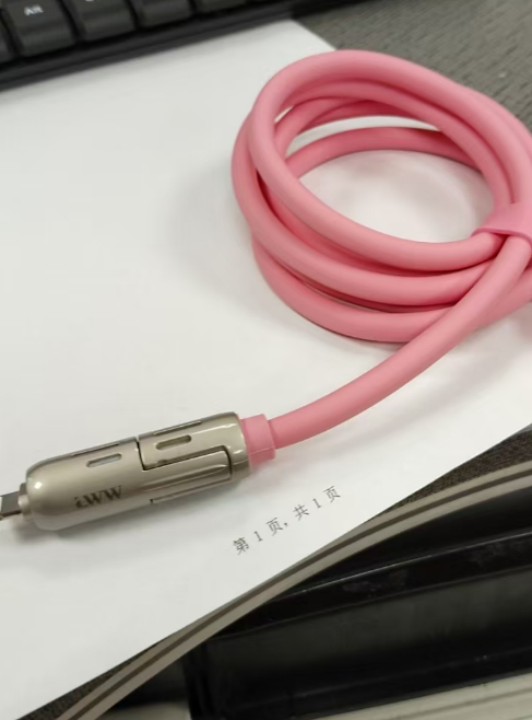 Cable de Carga Rápida 4 en 1 con Columna LED y Silicona Premium - Image 5