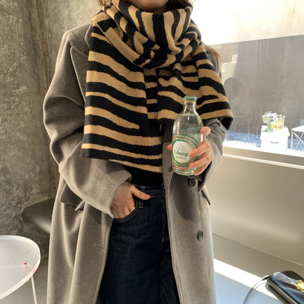 Bufanda Estampado Cebra para Mujer - Accesorio Invernal Elegante