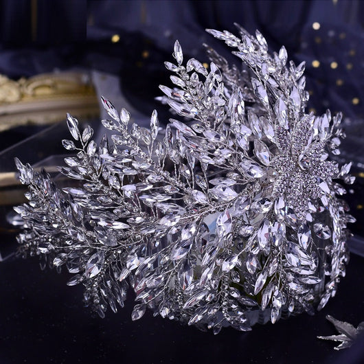 Tocado Nupcial con Cristales Brillantes - Accesorios para Novia Artesanales - Image 9