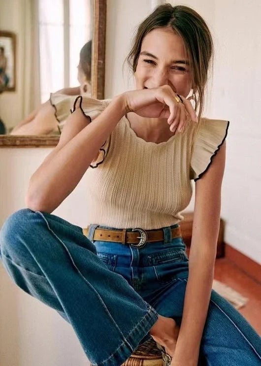 Blusa Jacquard Cuello Redondo con Volantes y Mangas Aleteo Ajustada - Image 9