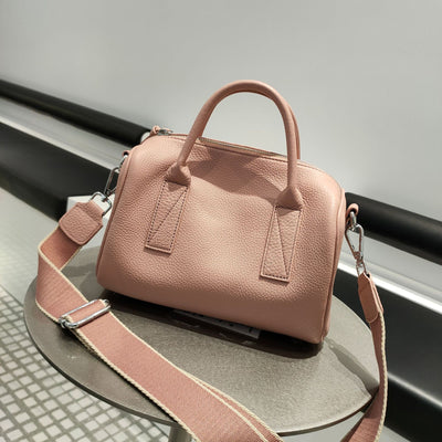 Bolso de Mano en Cuero Genuino con Diseño Minimalista y Suave - Image 6