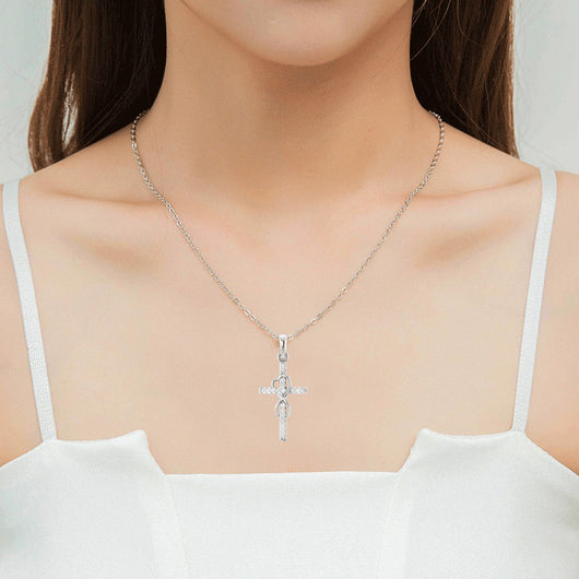 Collar con Colgante de Cruz Infinita y Acento de Diamante - Image 2