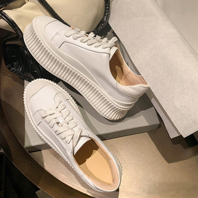 Tenis Casuales de Suela Gruesa con Punta Redonda y Cordones en Beige - Image 10