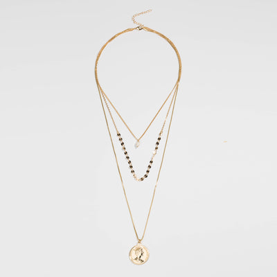 Collar Multicapa con Perla de Agua Dulce y Dije de Carácter - Image 11