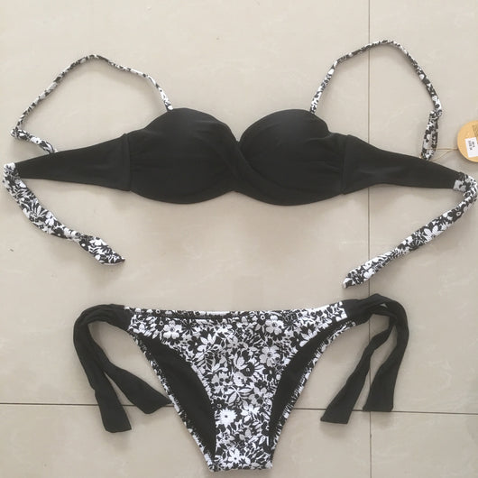 Bikini Fruncido con Costuras de Contraste y Estampado Floral - Image 9