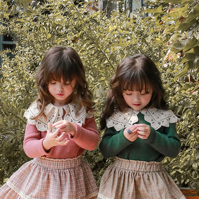Suéter Fresa para Niña con Solapa Grande y Diseño Dulce - Image 9