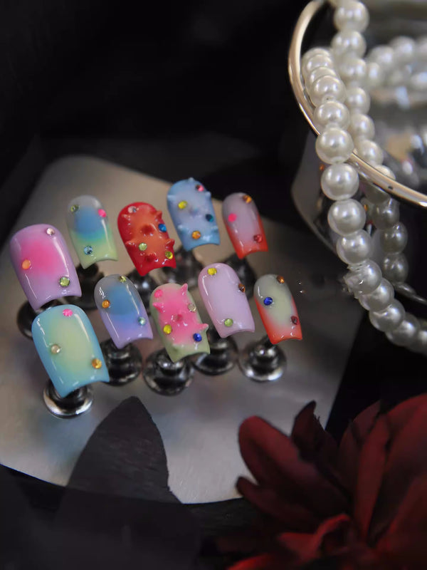 Colección Francesa de Accesorios Artesanales con Diseño Único y Colorido
