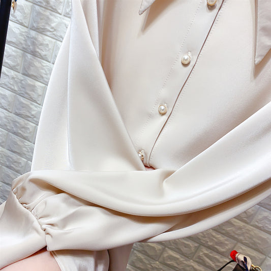 Blusa de Gasa con Botones de Perla y Cuello Puntiagudo - Image 2