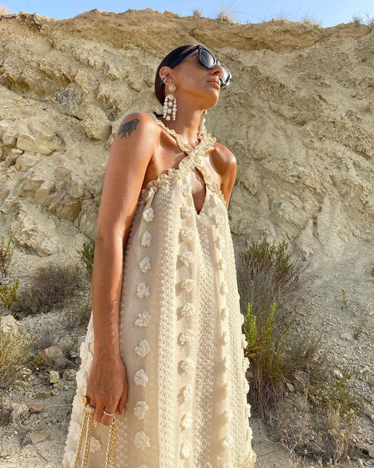 Vestido Halter con Flores 3D y Falda Voluminosa - Image 6